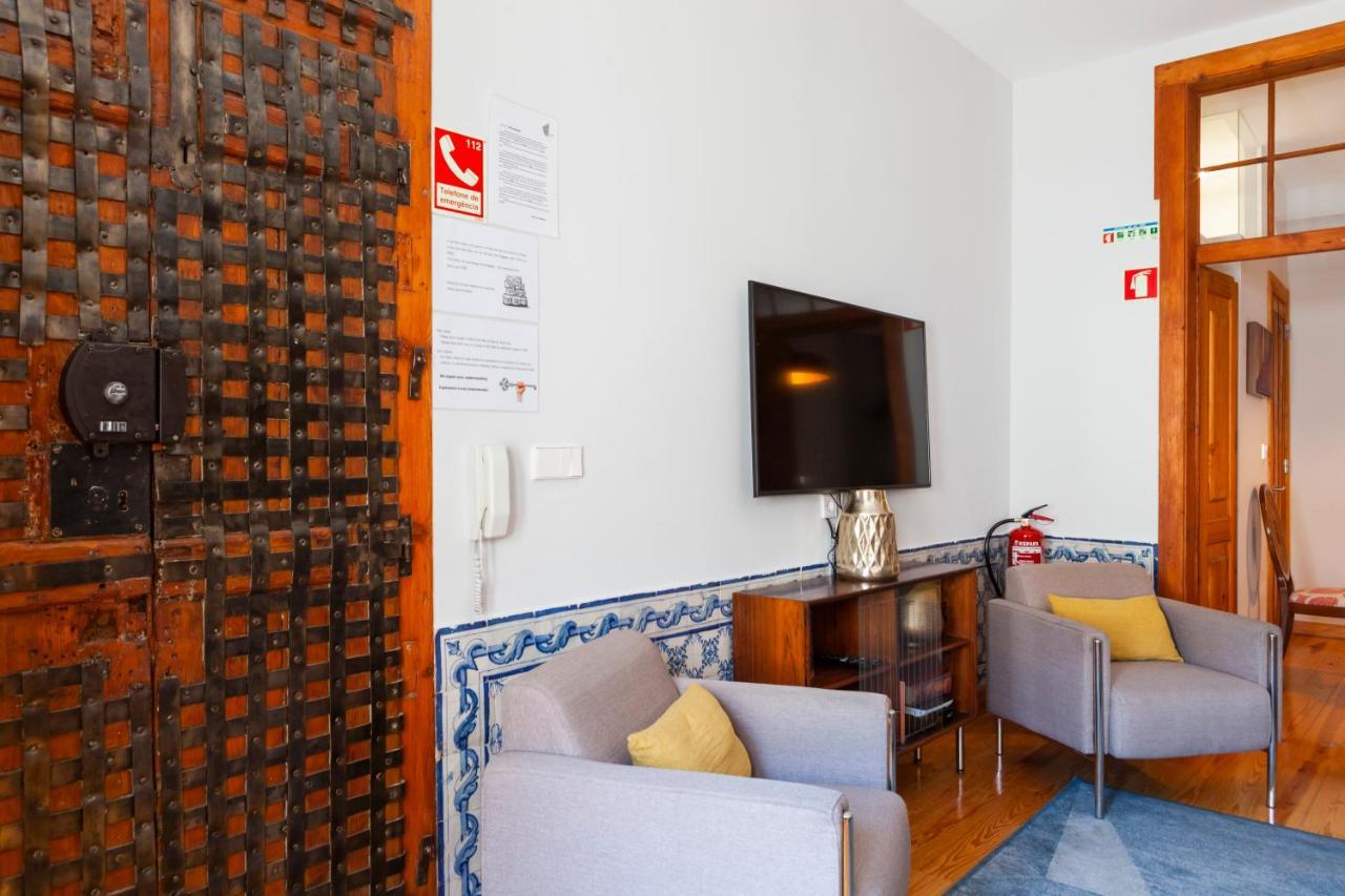 Alfama Terrace Apartment With Authentic XVIII Tiles And Historic Notes 3 Bedrooms & 2 Bathrooms Ac Lisboa Екстериор снимка