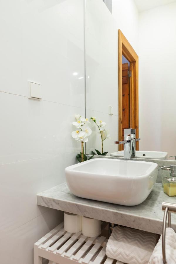 Alfama Terrace Apartment With Authentic XVIII Tiles And Historic Notes 3 Bedrooms & 2 Bathrooms Ac Lisboa Екстериор снимка