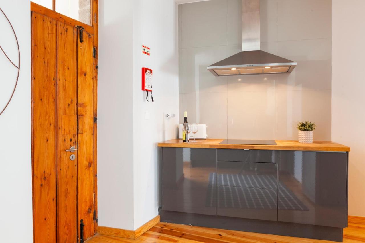 Alfama Terrace Apartment With Authentic XVIII Tiles And Historic Notes 3 Bedrooms & 2 Bathrooms Ac Lisboa Екстериор снимка